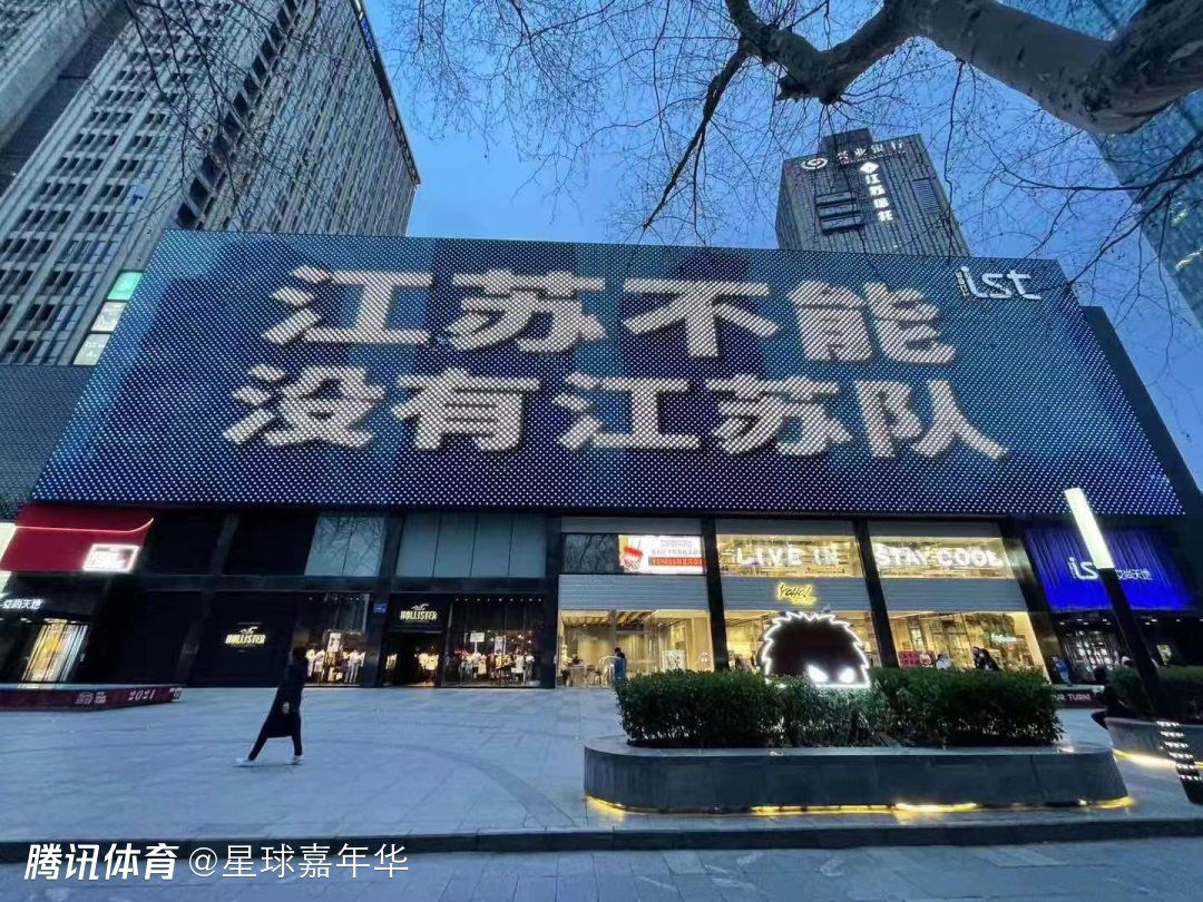 据知名记者罗马诺透露，范德贝克租借加盟法兰克福即将官宣。